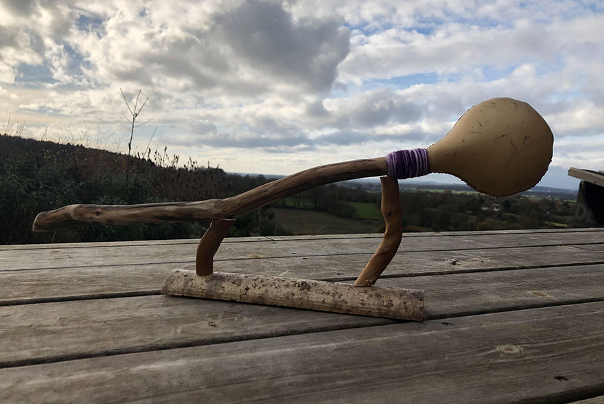 Hochet en peau de cerf (hochet n°12)