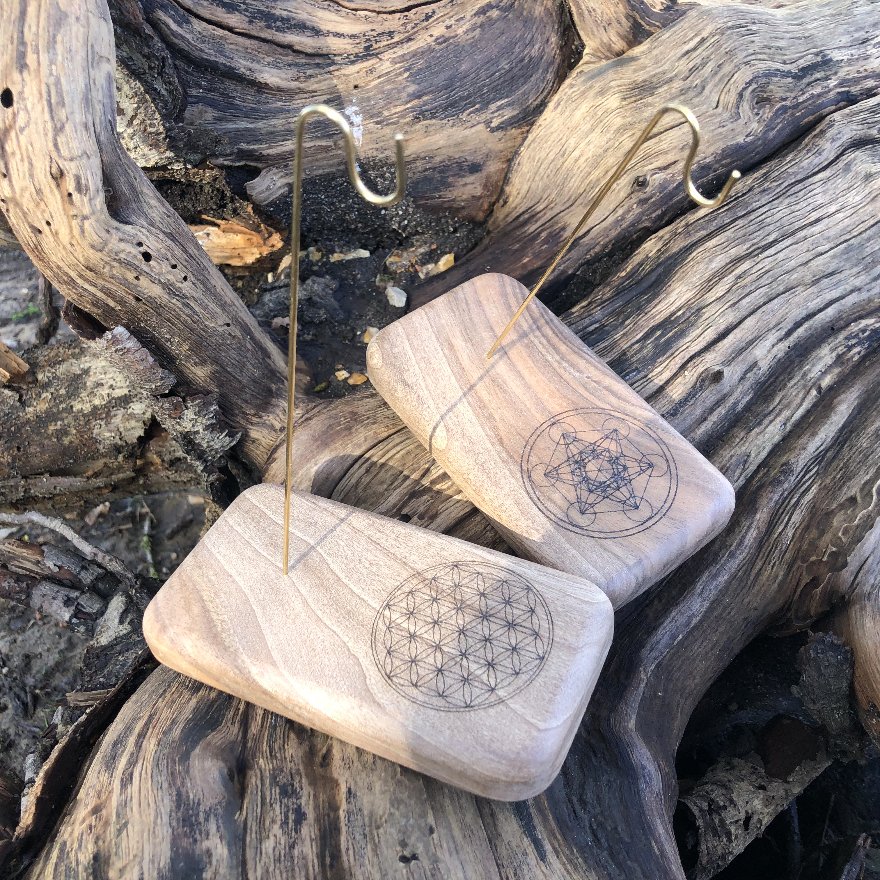 Porte-pendule Métatron ou Fleur de vie en noyer (porte-pendule 5)