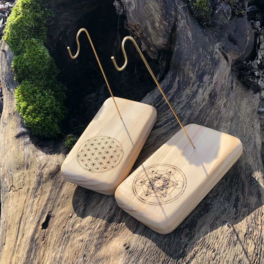 Porte-pendule Métatron ou Fleur de vie en cèdre rouge (porte-pendule 3)