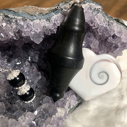 Pendule en ébène du Gabon (pendule 7)