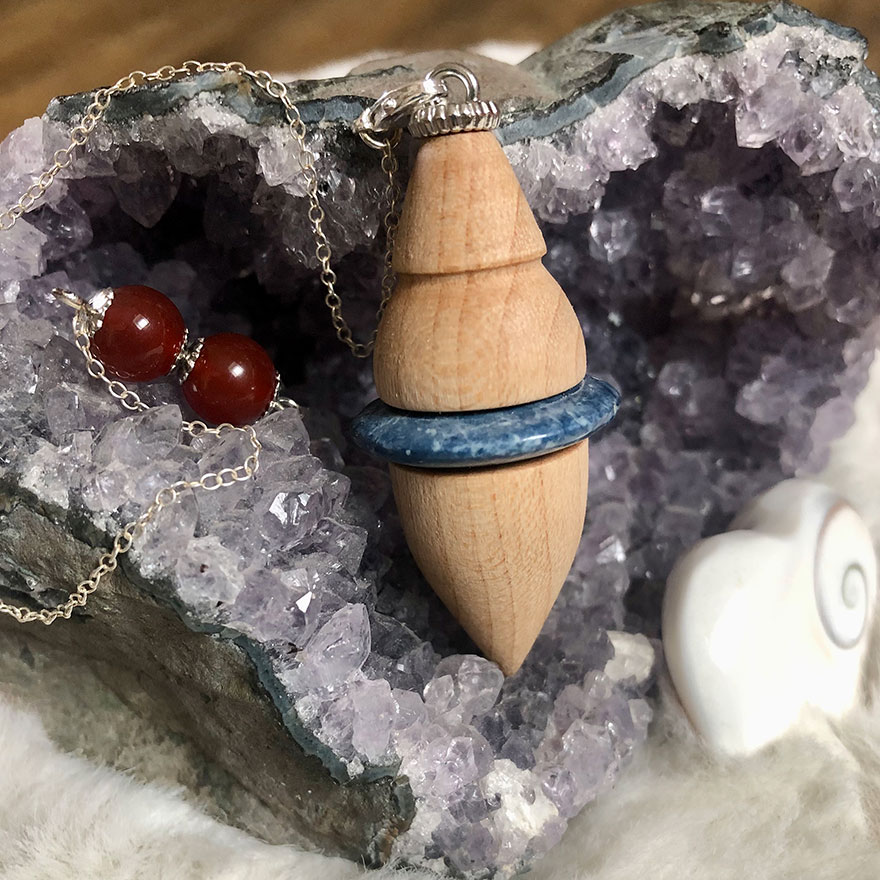 Pendule en érable sycomore et en pierre sodalite (pendule 5)